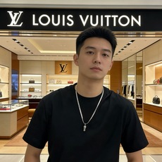 路易威登 LV项链🇷🇼原单货🇷🇼专柜新款开模复古潮流时尚必备 男女均可佩戴 情侣款同款 摇滚朋克泰银风格 路易威登 LV项链🇷🇼原单货🇷🇼专柜新款开模复古潮流时尚必备 男女均可佩戴 情侣款同款 摇滚朋克泰银风格