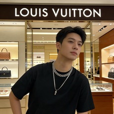 路易威登 LV项链🇷🇼原单货🇷🇼专柜新款开模复古潮流时尚必备 男女均可佩戴 情侣款同款 摇滚朋克泰银风格 路易威登 LV项链🇷🇼原单货🇷🇼专柜新款开模复古潮流时尚必备 男女均可佩戴 情侣款同款 摇滚朋克泰银风格