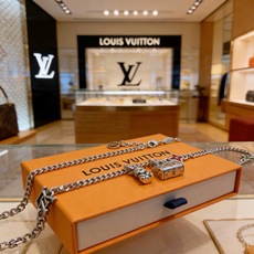 LV路易威登项链🇷🇼原单货🇷🇼专柜新款开模复古潮流时尚必备 男女均可佩戴 情侣款同款 摇滚朋克泰银风格 LV路易威登项链🇷🇼原单货🇷🇼专柜新款开模复古潮流时尚必备 男女均可佩戴 情侣款同款 摇滚朋克泰银风格
