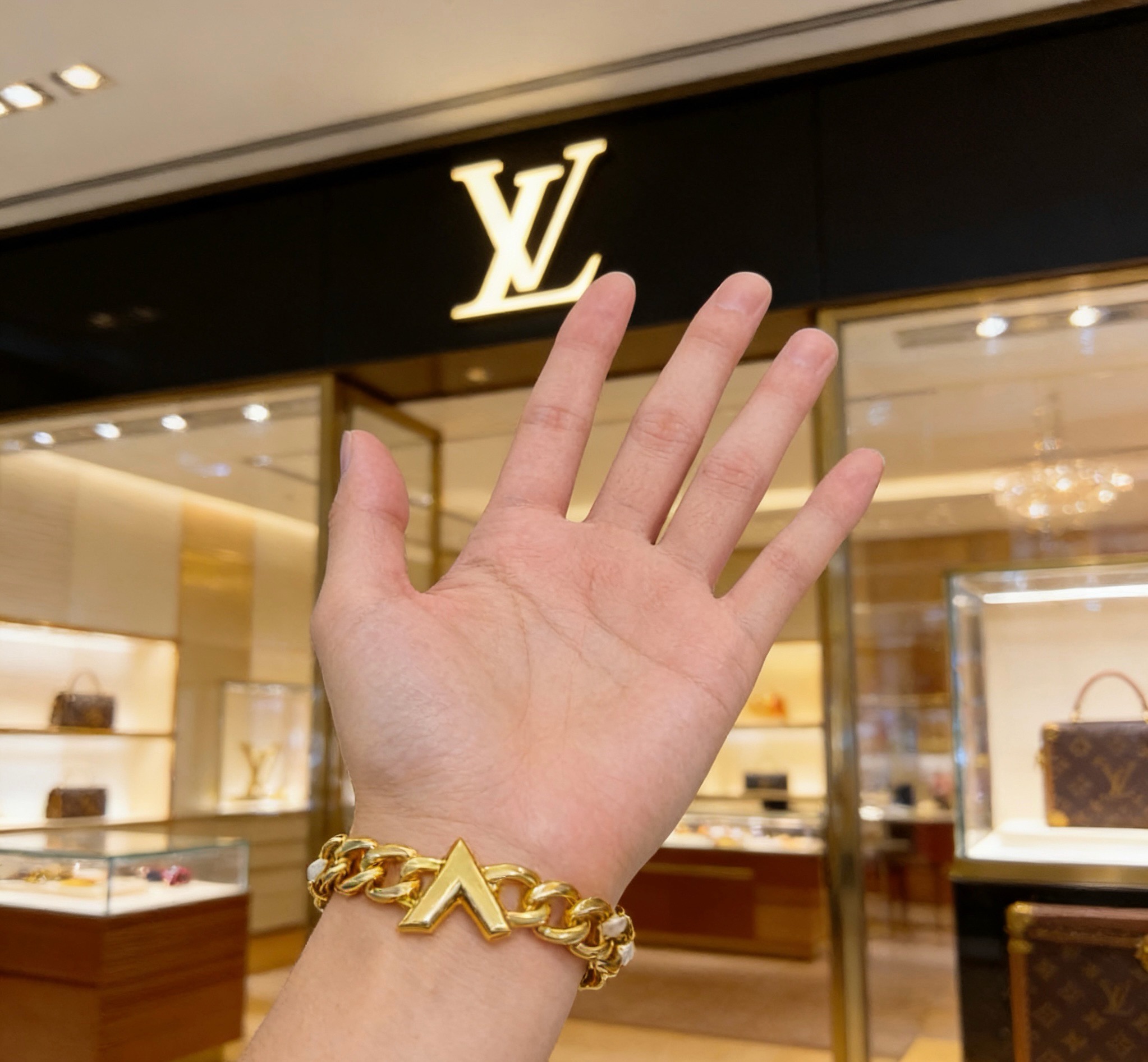 LV手链牛皮手绳🇷🇼新款开模潮流时尚必备 男女均可佩戴 情侣款同款  潮流百搭 官网同款最新款