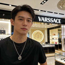 高品质范思哲项链美杜莎头像原单货专柜新款开模复古潮流时尚必备 男女均可佩戴 情侣款同款 摇滚朋克泰银风格 高品质范思哲项链美杜莎头像原单货专柜新款开模复古潮流时尚必备 男女均可佩戴 情侣款同款 摇滚朋克泰银风格