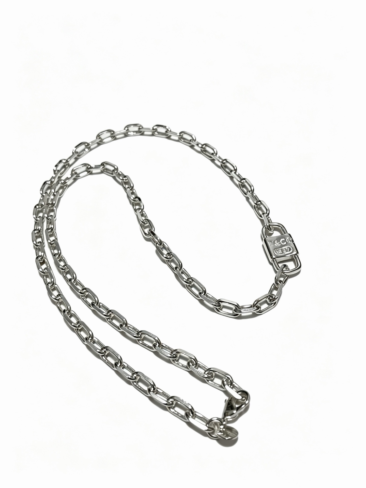NO:861578,New Tiffany & Co. necklace TIFFNY&CO. Counter Seiko silver version, the same style as the star, retro old style, original replica, purely handmade ~ authentic mold opening, trendy and fashionable must-have, can be worn by both men and women, same style for couples, rock punk silver style, trendy and versatile, same style as the official website, boutique jewelry, tiffany, necklace19860909新款蒂芙尼项链TIFFNY&CO. 专柜精工银版本明星同款 复古做旧风 原版复刻 纯手工打造 ～正品开模潮流时尚必备 男女均可佩戴 情侣款同款 摇滚朋克银风格 潮流百搭 官网同款,饰品精品,tiffany,necklace,Jewelry