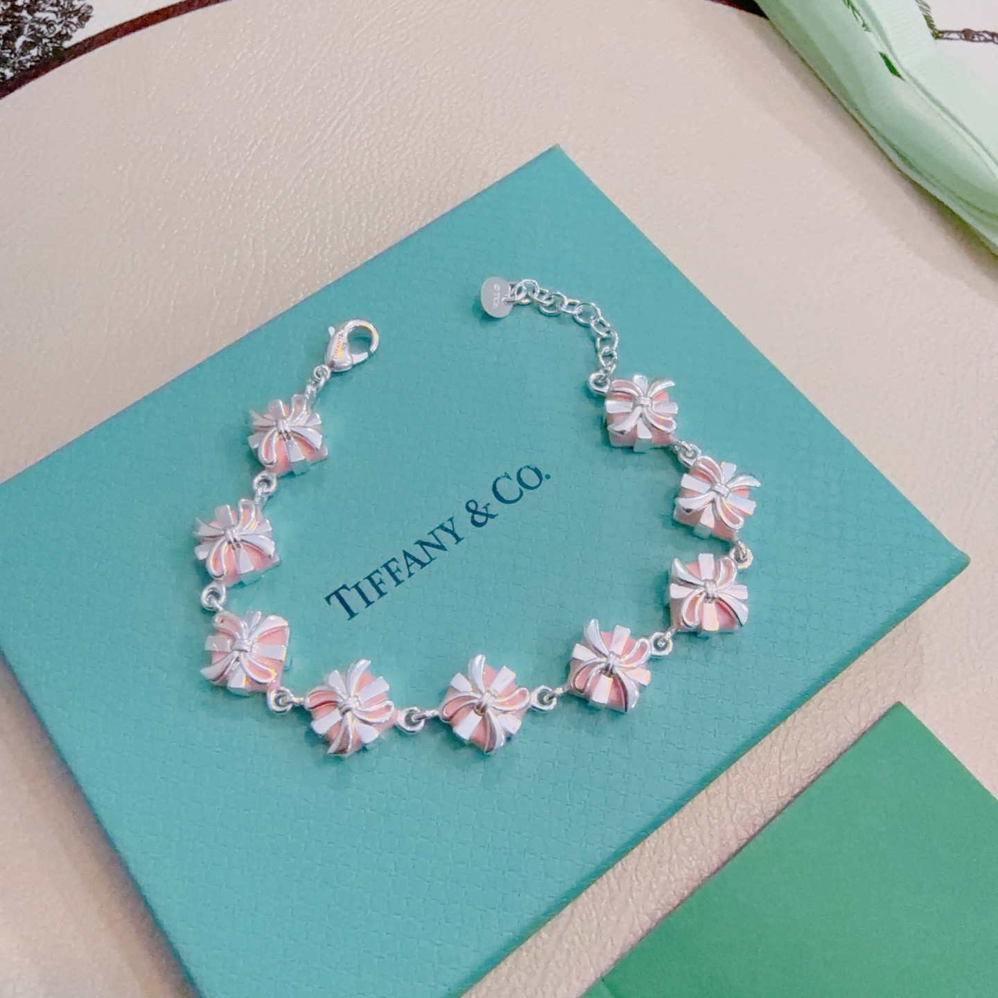 NO:861644,New Tiffany Necklace Bracelet TIFFNY&CO. Counter Seiko Silver Version Same Style as Stars Retro Old Style Original Re-Engraved Purely Handmade ~ Genuine Open Mold Trendy Fashion Must-Have Can Be Weared by Men and Women Same Style for Couples Rock and Punk Silver Style Trendy and Versatile Same Style as Official Website, Boutique Jewelry, Tiffany, Necklace, Bracelet19860909新款蒂芙尼项链手链TIFFNY&CO. 专柜精工银版本明星同款 复古做旧风 原版复刻 纯手工打造 ～正品开模潮流时尚必备 男女均可佩戴 情侣款同款 摇滚朋克银风格 潮流百搭 官网同款,饰品精品,tiffany,necklace,bracelet,Jewelry
