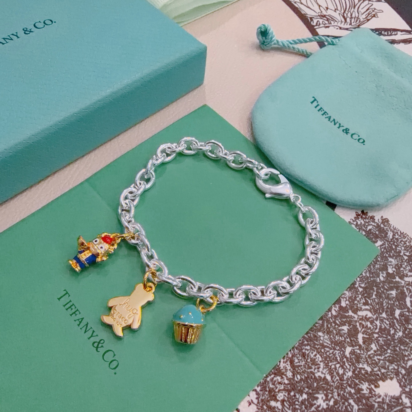 NO:861710,New Tiffany & Co. bracelet TIFFNY&CO. Counter Seiko silver version same as star style Retro old style Original replica Purely handmade ~ Authentic mold opening trend fashion must-have Can be worn by both men and women Same style for couples Rock and punk silver style Trendy and versatile Same style as official website, boutique jewelry, tiffany, bracelet19860909新款蒂芙尼手链TIFFNY&CO. 专柜精工银版本明星同款 复古做旧风 原版复刻 纯手工打造 ～正品开模潮流时尚必备 男女均可佩戴 情侣款同款 摇滚朋克银风格 潮流百搭 官网同款,饰品精品,tiffany,bracelet,Jewelry