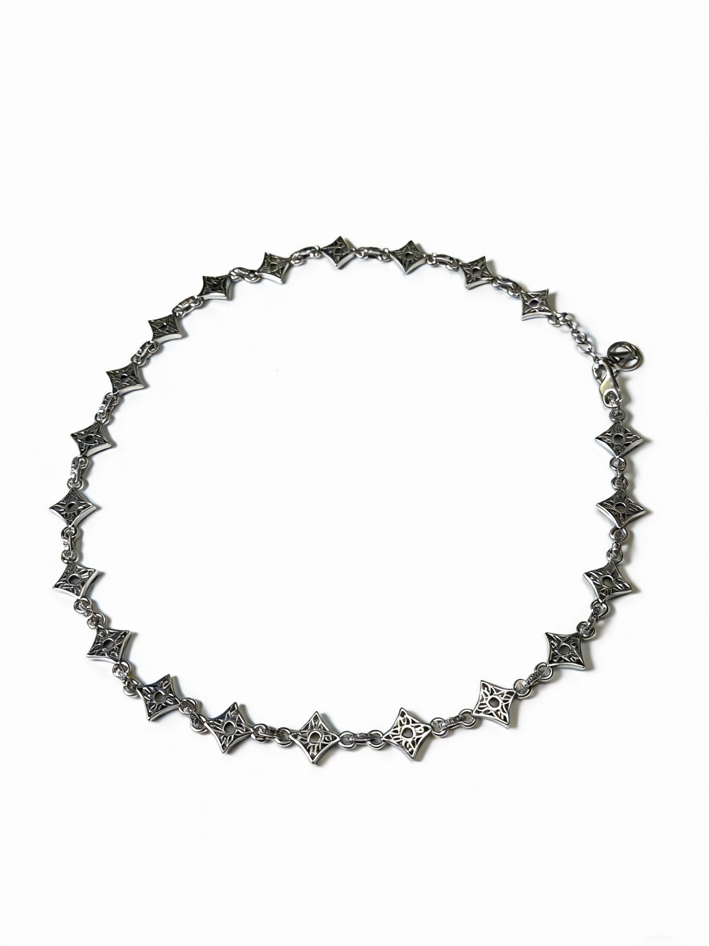 NO:861618,LV Louis Vuitton necklace original single goods counter new open mold retro trendy fashion must-have. Can be worn by both men and women. The same style for couples. Rock punk Thai silver style. Retro elements. Trendy and versatile. The same necklace on the official website. The latest chain has a higher grade. Star classic necklace series retro silver necklace. The chain length is 55 cm. The length can be changed. The details are distressed. Non-market glossy version. This model has been on the market. This is a hot-selling model in LV. It goes well with trendy clothes, jewelry boutiques, louis vuitton, louis  vuitton,necklace19860909LV路易威登项链原单货专柜新款开模复古潮流时尚必备 男女均可佩戴 情侣款同款 摇滚朋克泰银风格 复古元素 潮流百搭 官网同款项链最新款链条档次更高明星经典款项链系列复古银项链 链长55厘米可改长度 细节对版做旧处理 非市面亮面版型 这款一直在出 LV里面热卖款 非常好搭配潮流衣服,饰品精品,louis vuitton,louis vuitton,necklace,Jewelry