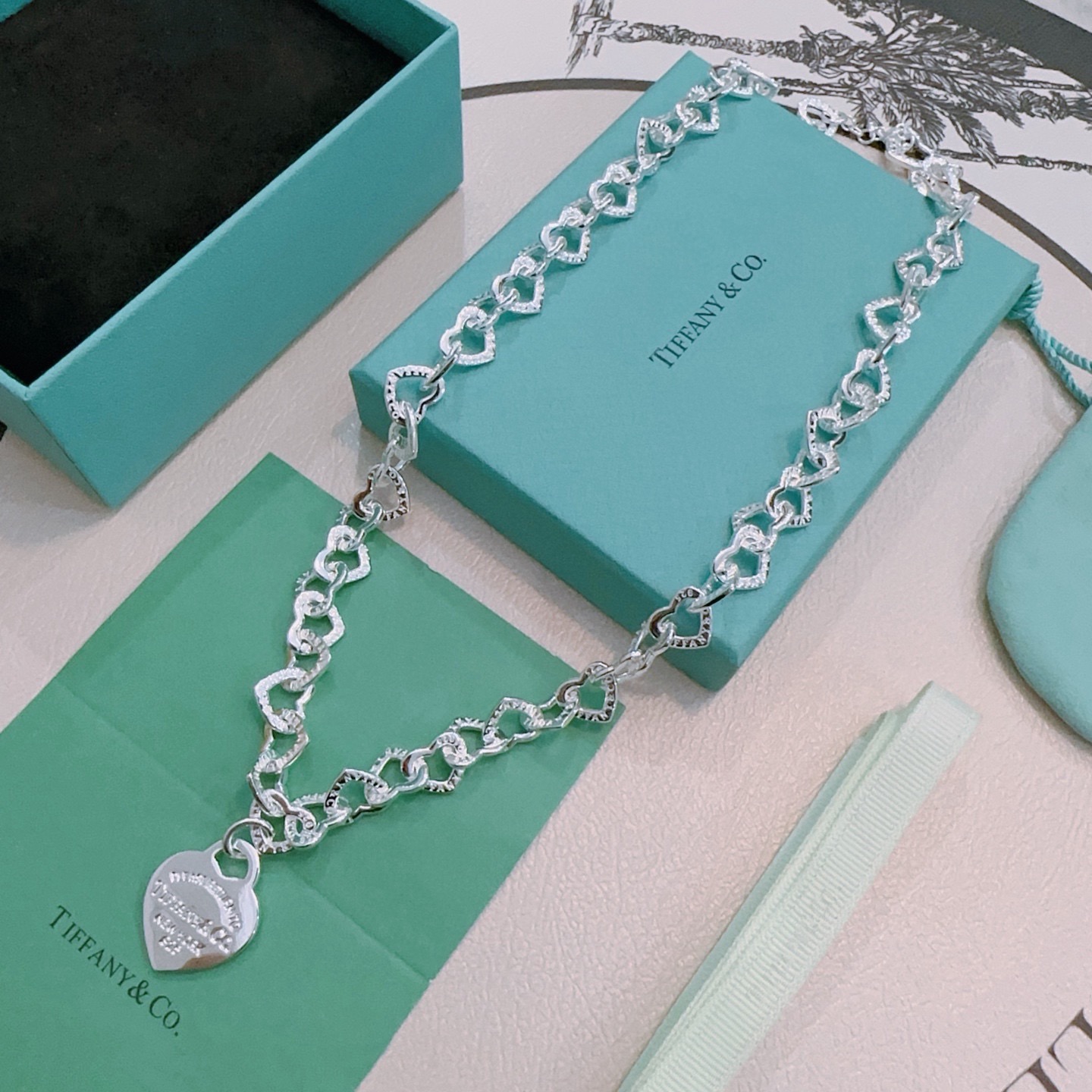 NO:861686,Luxurious Tiffany & Co. necklace TIFFNY&CO. Counter Seiko silver version, the same style as the star, retro old style, original replica, purely handmade ~ authentic mold opening, trendy and fashionable must-have, can be worn by both men and women, same style for couples, rock punk silver style, trendy and versatile, same style as the official website (55cm), fine jewelry, tiffany, necklace19860909奢华款蒂芙尼项链TIFFNY&CO. 专柜精工银版本明星同款 复古做旧风 原版复刻 纯手工打造 ～正品开模潮流时尚必备 男女均可佩戴 情侣款同款 摇滚朋克银风格 潮流百搭 官网同款（55cm）,饰品精品,tiffany,necklace,Jewelry