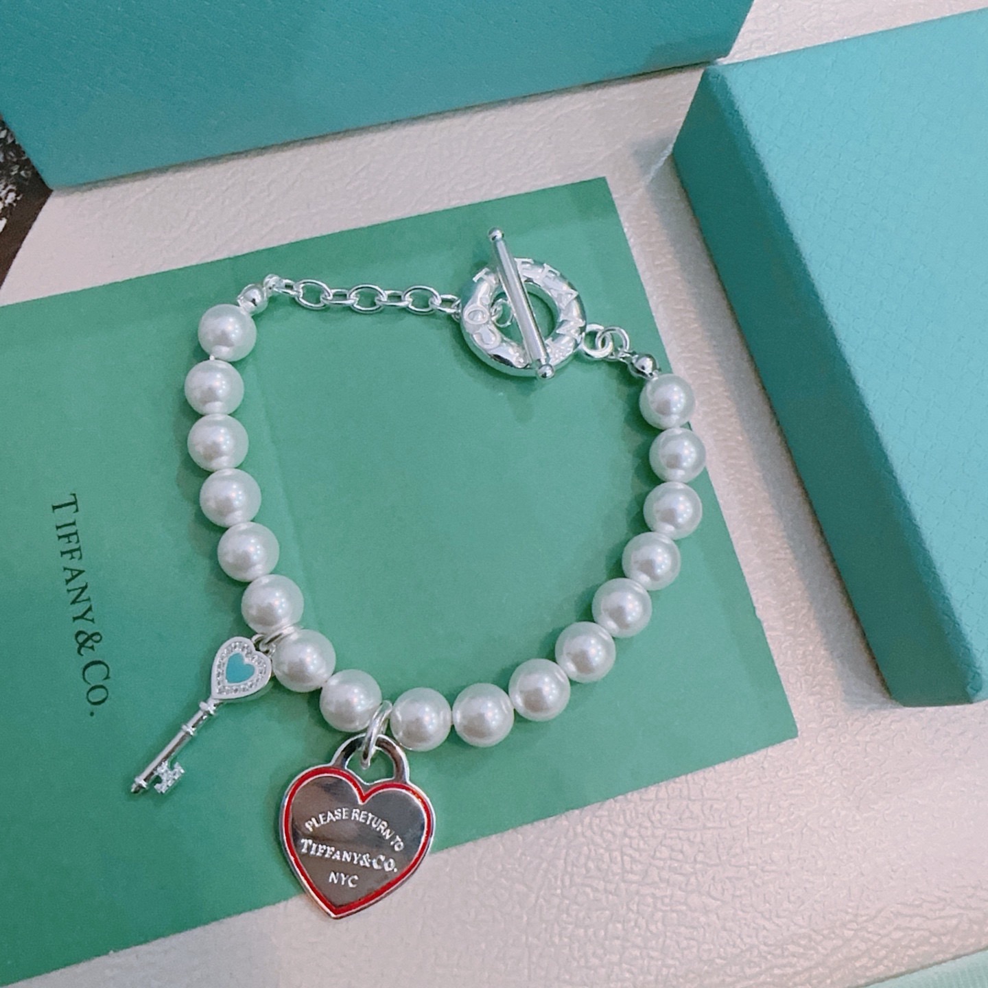 NO:861712,Authentic new Tiffany bracelet TIFFNY&CO. Counter Seiko version Multi-element agate silver style bracelet Same style as the star Retro style Original replica Purely handmade Authentic open mold fashion essentials Can be worn by both men and women Same style for couples Rock punk silver style Trendy and versatile Same style as the official website, boutique jewelry, tiffany, bracelet19860909正品新款蒂芙尼手链 TIFFNY&CO. 专柜精工版本 多元素玛瑙银风格手链 明星同款 复古做旧风 原版复刻 纯手工打造 正品开模潮流时尚必备 男女均可佩戴 情侣款同款 摇滚朋克银风格 潮流百搭 官网同款,饰品精品,tiffany,bracelet,Jewelry