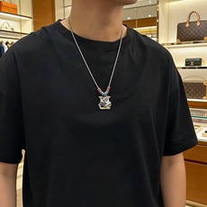 LV路易威登项链🇷🇼原单货🇷🇼专柜新款开模复古潮流时尚必备 男女均可佩戴 情侣款同款 摇滚朋克泰银风格 LV路易威登项链🇷🇼原单货🇷🇼专柜新款开模复古潮流时尚必备 男女均可佩戴 情侣款同款 摇滚朋克泰银风格