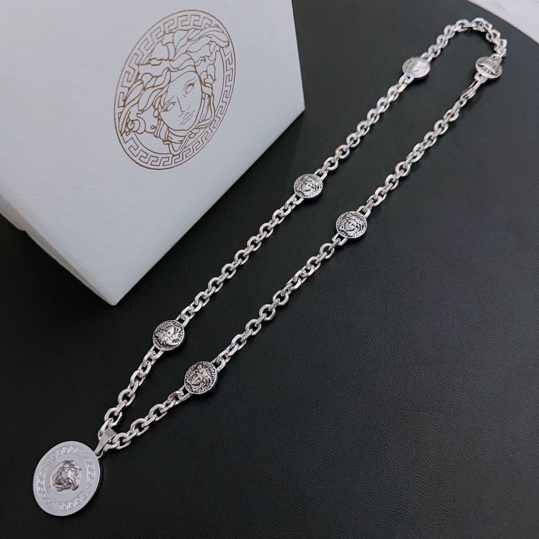 高品质范思哲项链美杜莎头像原单货专柜新款开模复古潮流时尚必备 男女均可佩戴 情侣款同款 摇滚朋克泰银风格