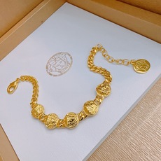高品质范思哲手链美杜莎头像原单货专柜新款开模复古潮流时尚必备 男女均可佩戴 情侣款同款 摇滚朋克泰银风格 高品质范思哲手链美杜莎头像原单货专柜新款开模复古潮流时尚必备 男女均可佩戴 情侣款同款 摇滚朋克泰银风格