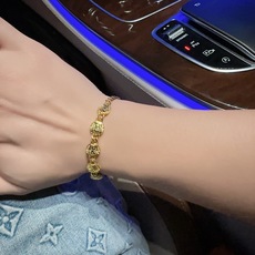 高品质范思哲手链美杜莎头像原单货专柜新款开模复古潮流时尚必备 男女均可佩戴 情侣款同款 摇滚朋克泰银风格 高品质范思哲手链美杜莎头像原单货专柜新款开模复古潮流时尚必备 男女均可佩戴 情侣款同款 摇滚朋克泰银风格
