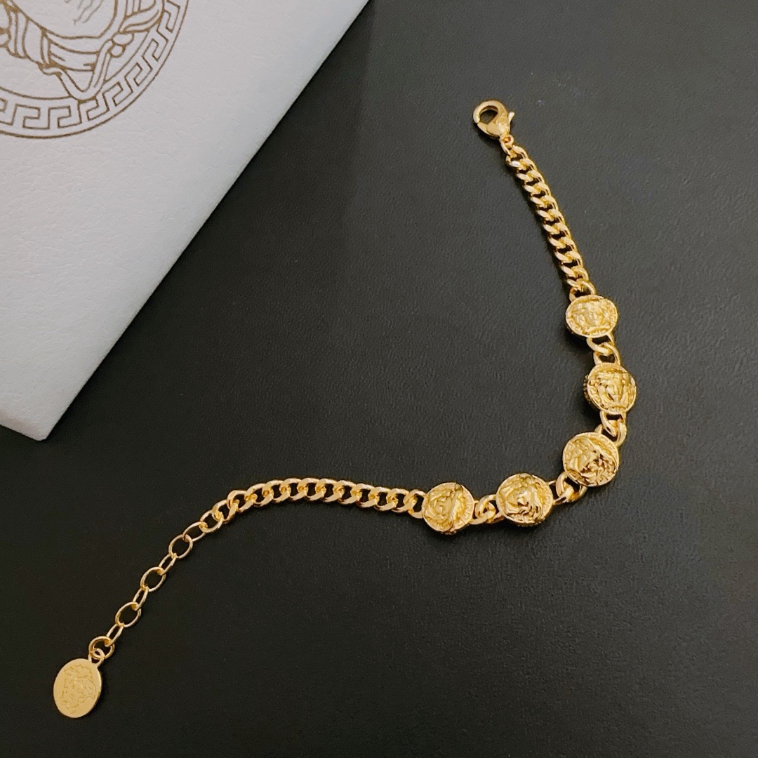 高品质范思哲手链美杜莎头像原单货专柜新款开模复古潮流时尚必备 男女均可佩戴 情侣款同款 摇滚朋克泰银风格