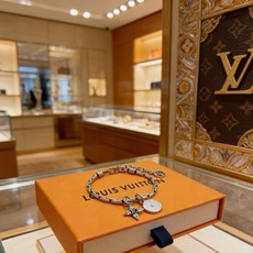 高品质LV路易威登手链🇷🇼原单货🇷🇼专柜新款开模复古潮流时尚必备 男女均可佩戴 情侣款同款 摇滚朋克泰银 高品质LV路易威登手链🇷🇼原单货🇷🇼专柜新款开模复古潮流时尚必备 男女均可佩戴 情侣款同款 摇滚朋克泰银
