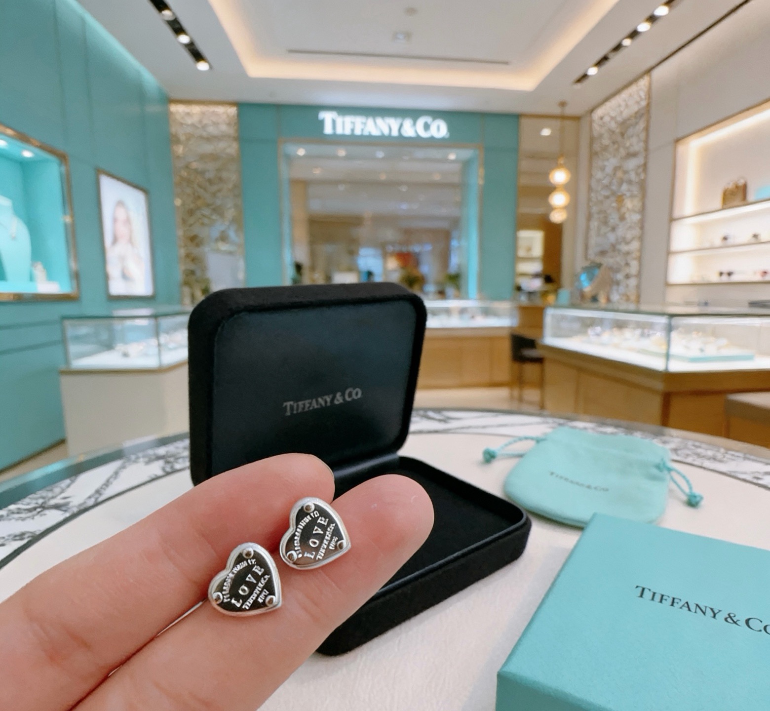👑新款爱心耳钉 Return to Tiffany™ 系列灵感源自 1969 年问世的标志性钥匙扣，经典