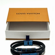 高品质LV路易威登牛皮手绳手链🇷🇼原单货🇷🇼专柜新款开模复古潮流时尚必备 男女均可佩戴 情侣款同款 摇滚 高品质LV路易威登牛皮手绳手链🇷🇼原单货🇷🇼专柜新款开模复古潮流时尚必备 男女均可佩戴 情侣款同款 摇滚
