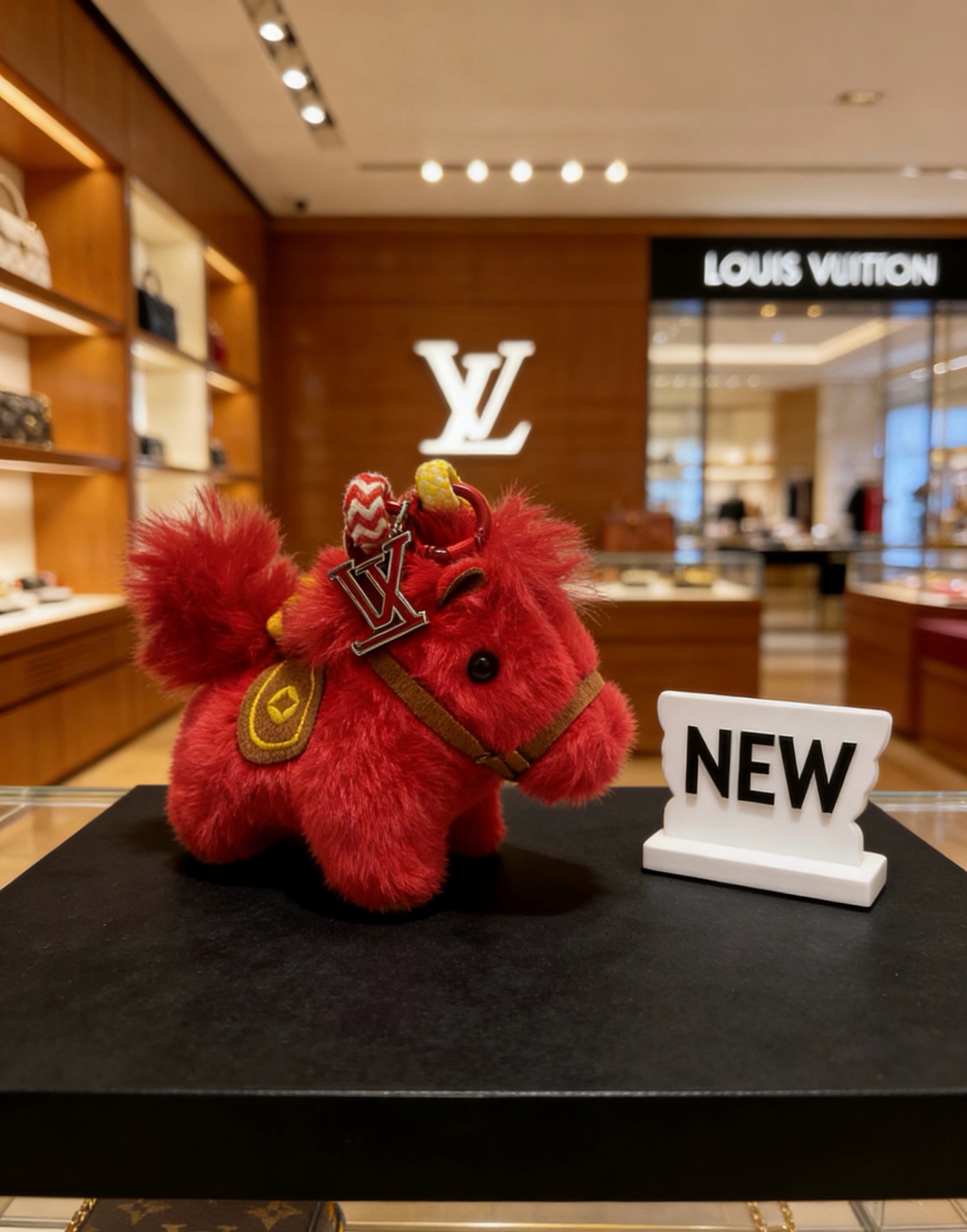 新品发布LV钥匙扣 lv包包扣 最新款包包挂饰档次更高明星同款Anger Forest系列经典款联名设计