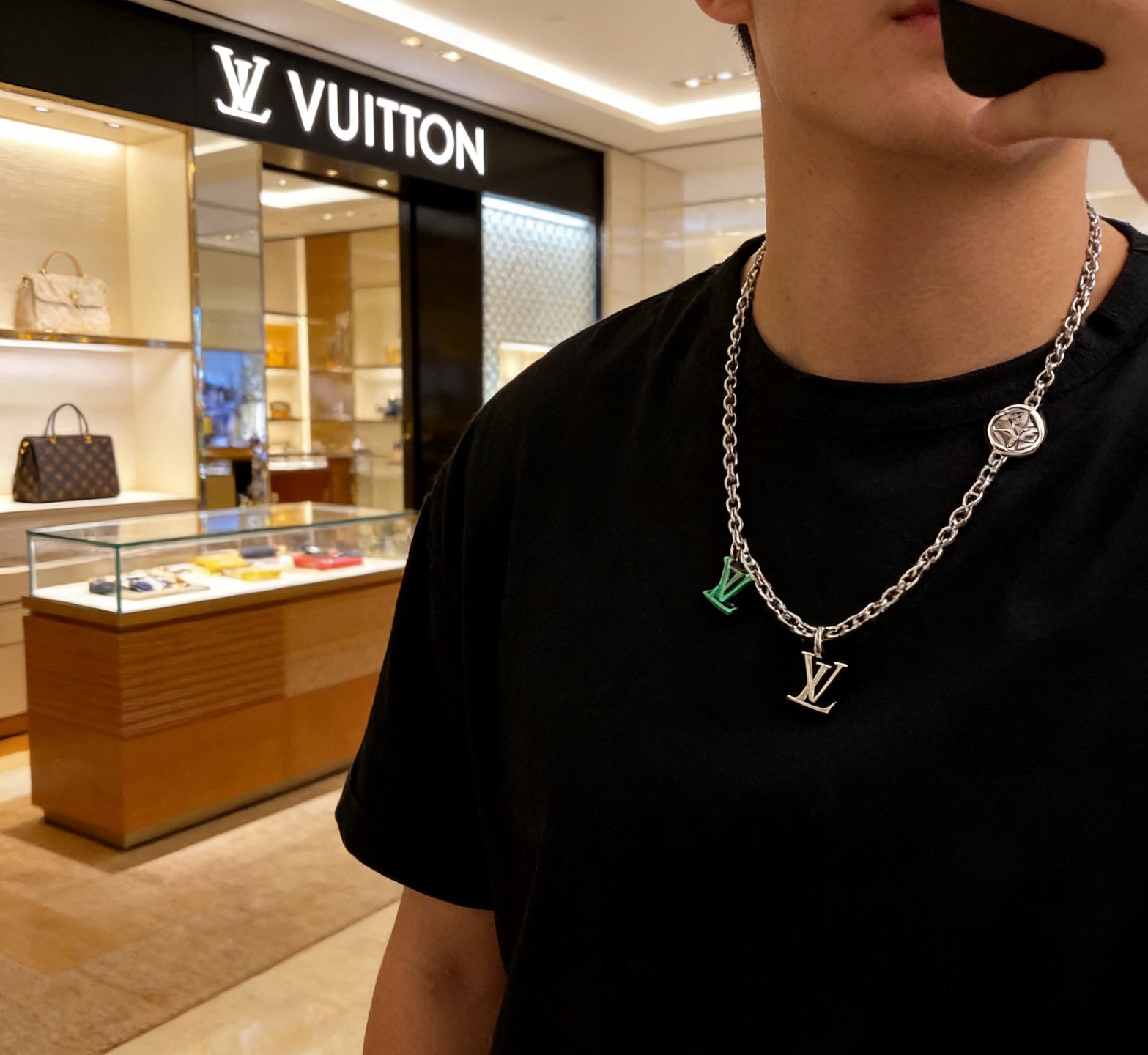 LV路易威登项链🇷🇼原单货🇷🇼专柜新款开模复古潮流时尚必备 男女均可佩戴 情侣款同款 摇滚朋克泰银风格 