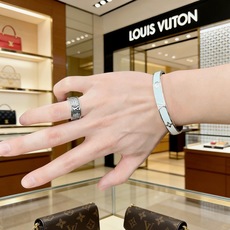 高品质路易威登LV手链手镯 法郎工艺🇷🇼原单货🇷🇼专柜新款开模复古潮流时尚必备 男女均可佩戴 情侣款同款 高品质路易威登LV手链手镯 法郎工艺🇷🇼原单货🇷🇼专柜新款开模复古潮流时尚必备 男女均可佩戴 情侣款同款