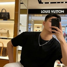 路易威登 LV项链🇷🇼原单货🇷🇼专柜新款开模复古潮流时尚必备 男女均可佩戴 情侣款同款 摇滚朋克泰银风格 路易威登 LV项链🇷🇼原单货🇷🇼专柜新款开模复古潮流时尚必备 男女均可佩戴 情侣款同款 摇滚朋克泰银风格