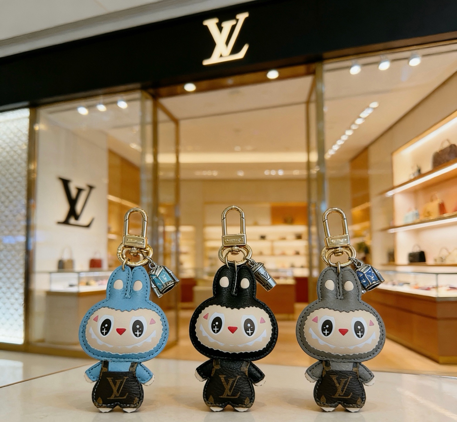 新品发布LV钥匙扣 lv包包扣 最新款包包挂饰档次更高明星同款Anger Forest系列经典款联名设计