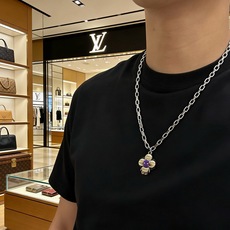 路易威登 LV项链🇷🇼原单货🇷🇼专柜新款开模复古潮流时尚必备 男女均可佩戴 情侣款同款 摇滚朋克泰银风格 路易威登 LV项链🇷🇼原单货🇷🇼专柜新款开模复古潮流时尚必备 男女均可佩戴 情侣款同款 摇滚朋克泰银风格
