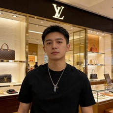 路易威登 LV项链🇷🇼原单货🇷🇼专柜新款开模复古潮流时尚必备 男女均可佩戴 情侣款同款 摇滚朋克泰银风格 路易威登 LV项链🇷🇼原单货🇷🇼专柜新款开模复古潮流时尚必备 男女均可佩戴 情侣款同款 摇滚朋克泰银风格