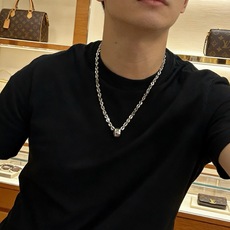 路易威登 LV项链🇷🇼原单货🇷🇼专柜新款开模复古潮流时尚必备 男女均可佩戴 情侣款同款 摇滚朋克泰银风格 路易威登 LV项链🇷🇼原单货🇷🇼专柜新款开模复古潮流时尚必备 男女均可佩戴 情侣款同款 摇滚朋克泰银风格