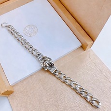 高品质范思哲手链美杜莎头像原单货专柜新款开模复古潮流时尚必备 男女均可佩戴 情侣款同款 摇滚朋克泰银风格 高品质范思哲手链美杜莎头像原单货专柜新款开模复古潮流时尚必备 男女均可佩戴 情侣款同款 摇滚朋克泰银风格