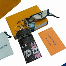 新品拉布布LV联名钥匙扣 lv包包扣 最新款包包挂饰档次更高明星同款Anger Forest系列经典款联 新品拉布布LV联名钥匙扣 lv包包扣 最新款包包挂饰档次更高明星同款Anger Forest系列经典款联