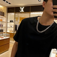 路易威登 LV项链🇷🇼原单货🇷🇼专柜新款开模复古潮流时尚必备 男女均可佩戴 情侣款同款 摇滚朋克泰银风格 路易威登 LV项链🇷🇼原单货🇷🇼专柜新款开模复古潮流时尚必备 男女均可佩戴 情侣款同款 摇滚朋克泰银风格