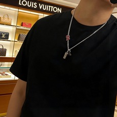 路易威登 LV项链🇷🇼原单品质🇷🇼专柜新款开模复古潮流时尚必备 男女均可佩戴 情侣款同款 摇滚朋克泰银风 路易威登 LV项链🇷🇼原单品质🇷🇼专柜新款开模复古潮流时尚必备 男女均可佩戴 情侣款同款 摇滚朋克泰银风
