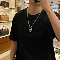 路易威登 LV项链🇷🇼原单品质🇷🇼专柜新款开模复古潮流时尚必备 男女均可佩戴 情侣款同款 摇滚朋克泰银风 路易威登 LV项链🇷🇼原单品质🇷🇼专柜新款开模复古潮流时尚必备 男女均可佩戴 情侣款同款 摇滚朋克泰银风