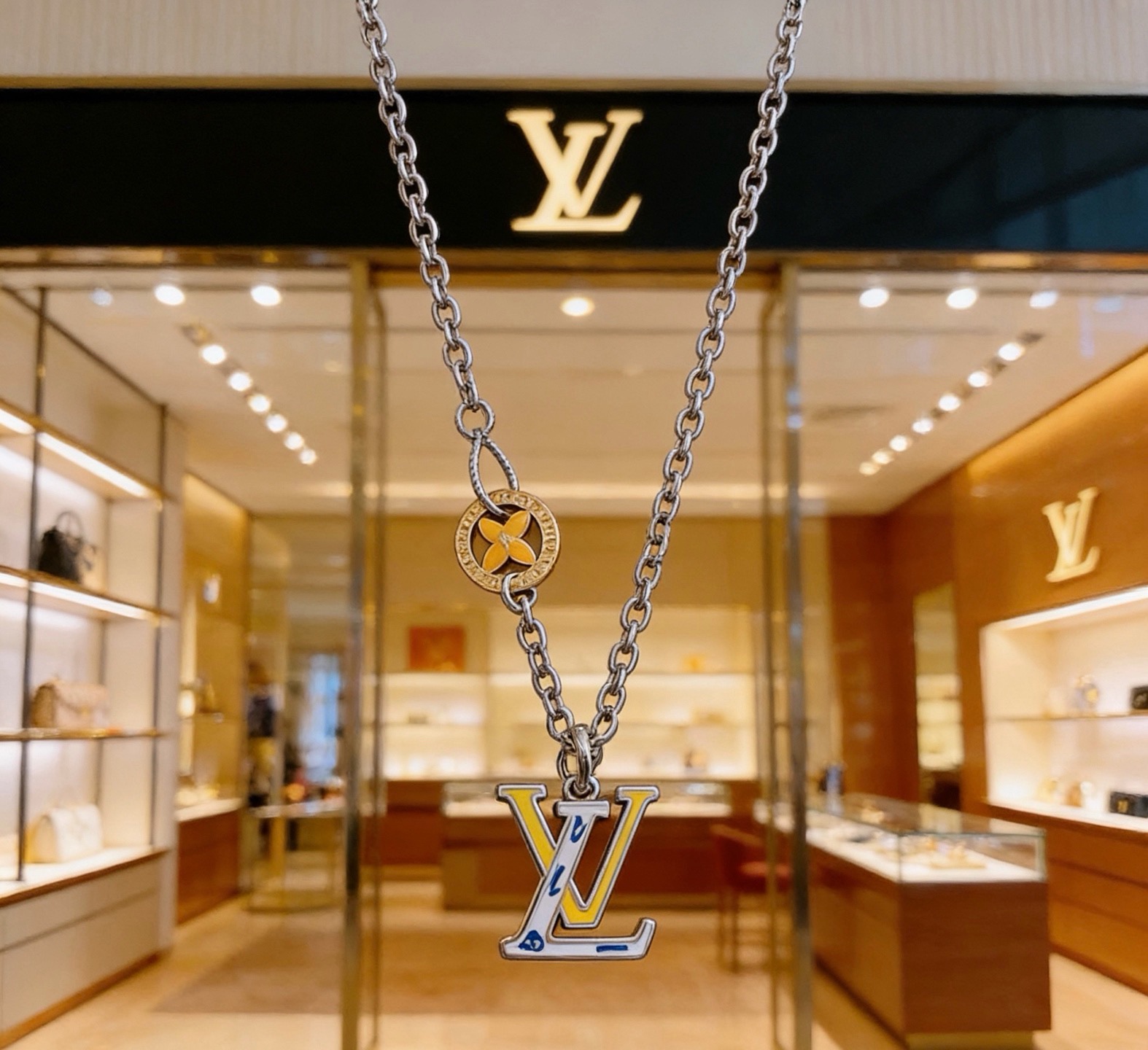 路易威登 LV项链🇷🇼原单品质🇷🇼专柜新款开模复古潮流时尚必备 男女均可佩戴 情侣款同款 摇滚朋克泰银风