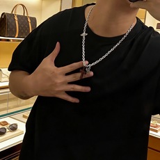 路易威登 LV项链🇷🇼原单品质🇷🇼专柜新款开模复古潮流时尚必备 男女均可佩戴 情侣款同款 摇滚朋克泰银风 路易威登 LV项链🇷🇼原单品质🇷🇼专柜新款开模复古潮流时尚必备 男女均可佩戴 情侣款同款 摇滚朋克泰银风
