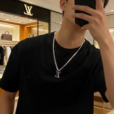 路易威登 LV项链🇷🇼原单货🇷🇼专柜新款开模复古潮流时尚必备 男女均可佩戴 情侣款同款 摇滚朋克泰银风格 路易威登 LV项链🇷🇼原单货🇷🇼专柜新款开模复古潮流时尚必备 男女均可佩戴 情侣款同款 摇滚朋克泰银风格