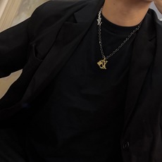 路易威登 LV项链🇷🇼原单货🇷🇼专柜新款开模复古潮流时尚必备 男女均可佩戴 情侣款同款 摇滚朋克泰银风格 路易威登 LV项链🇷🇼原单货🇷🇼专柜新款开模复古潮流时尚必备 男女均可佩戴 情侣款同款 摇滚朋克泰银风格