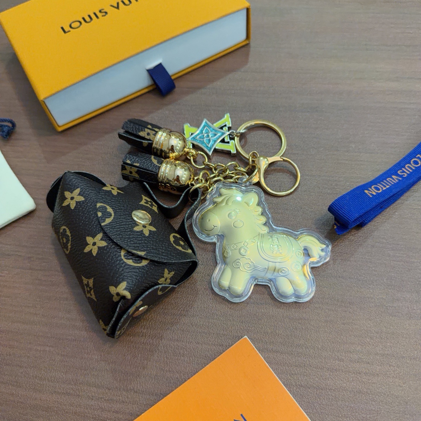新品🐎马年爆款招财联名LV钥匙扣 lv包包扣 最新款包包挂饰档次更高明星同款Anger Forest系列