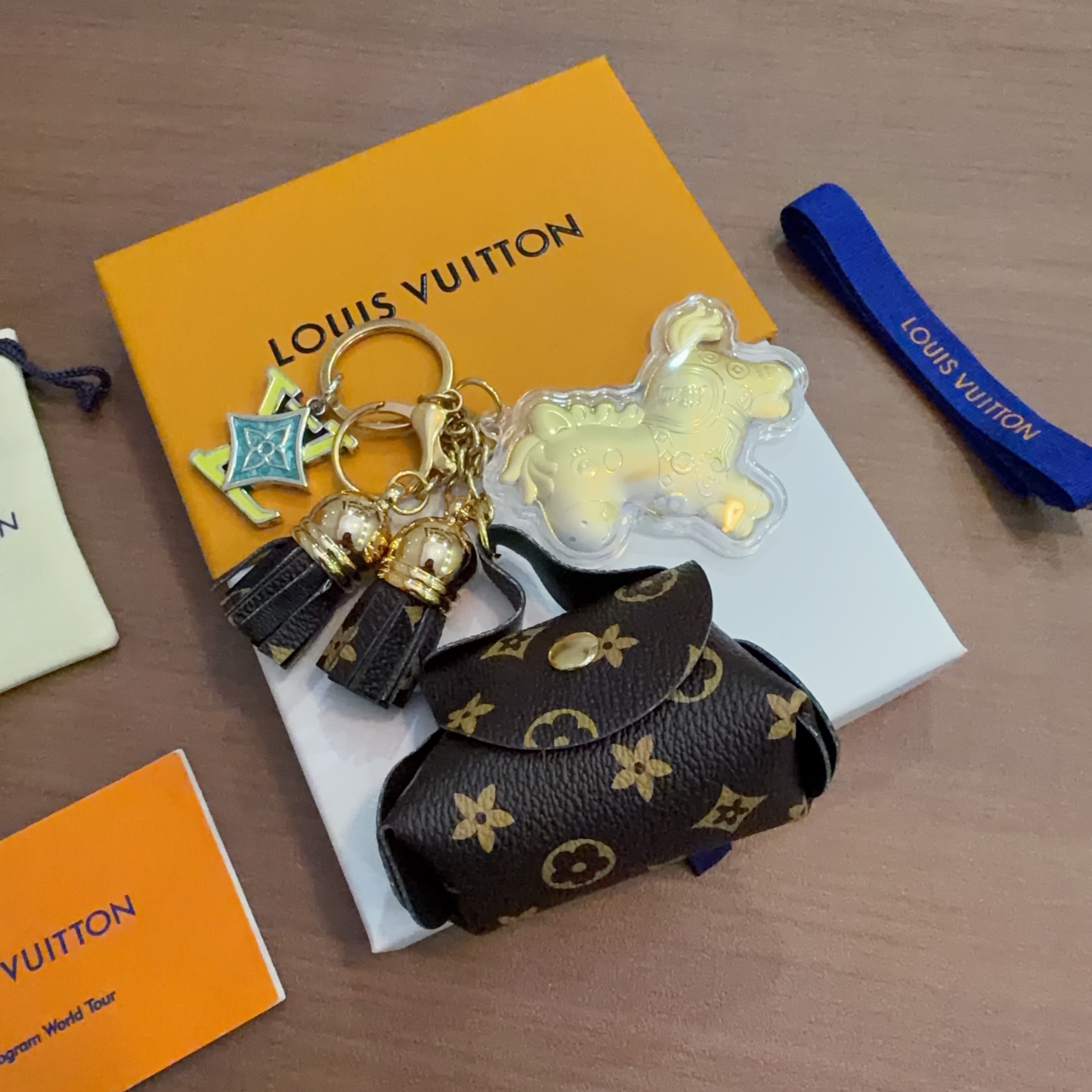新品🐎马年爆款招财联名LV钥匙扣 lv包包扣 最新款包包挂饰档次更高明星同款Anger Forest系列