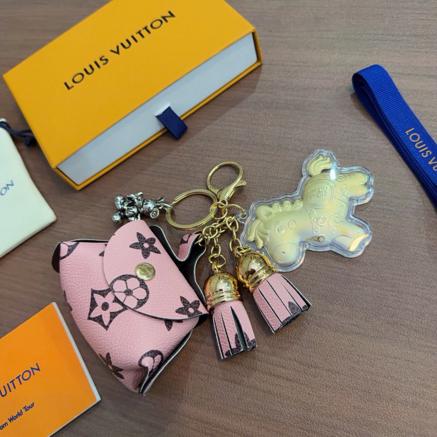 新品🐎马年爆款招财联名LV钥匙扣 lv包包扣 最新款包包挂饰档次更高明星同款Anger Forest系列