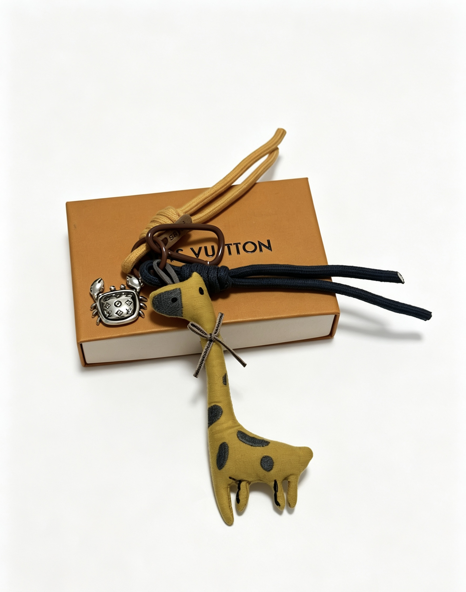 新品发布LV钥匙扣 lv包包扣 最新款包包挂饰档次更高明星同款Anger Forest系列经典款联名设计