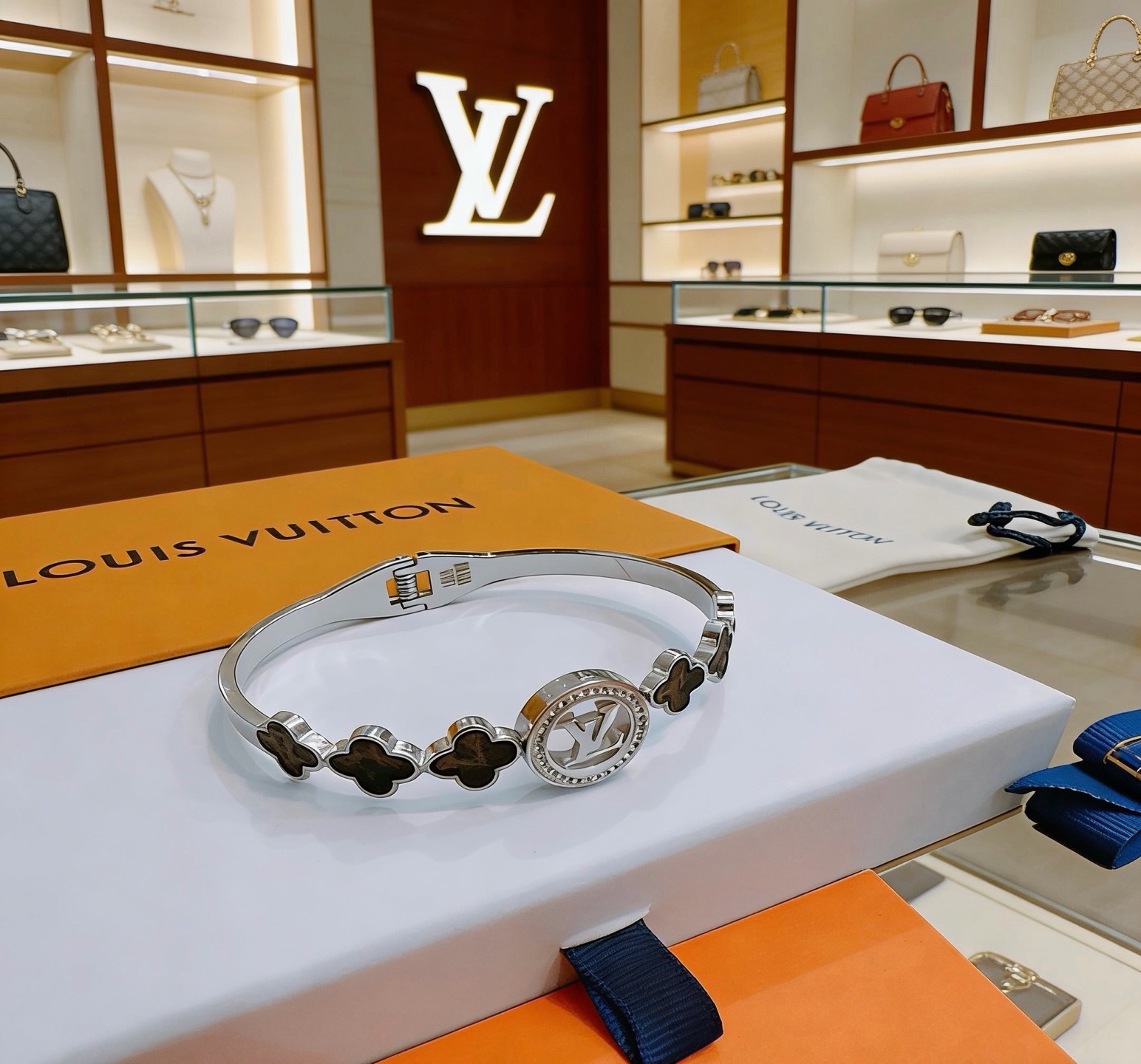 Louis Vuitton Haute Joaillerie Fine Jewelry Earrings Necklace Ring 5