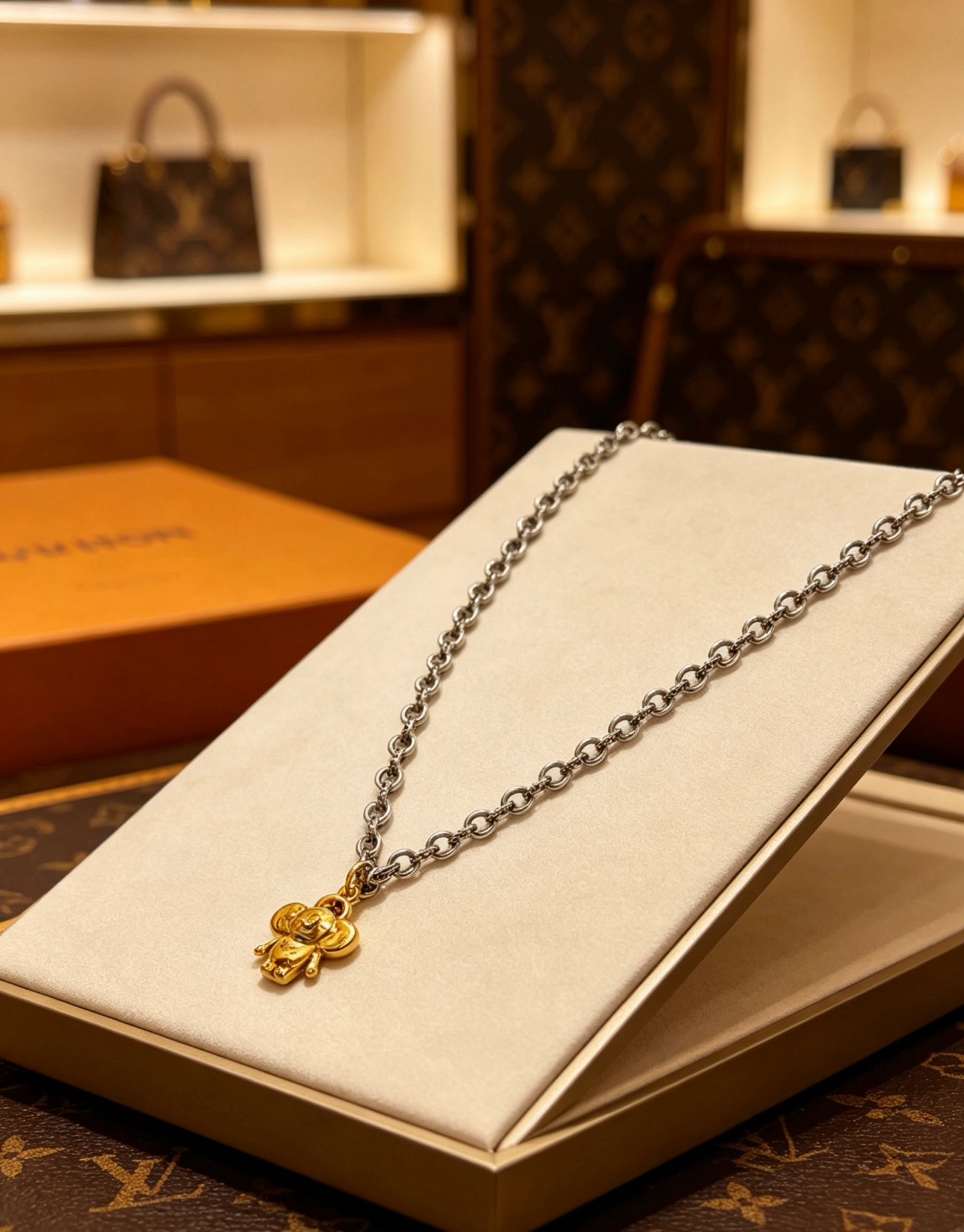 Louis Vuitton Haute Joaillerie Fine Jewelry Earrings Necklace Ring Ref 9