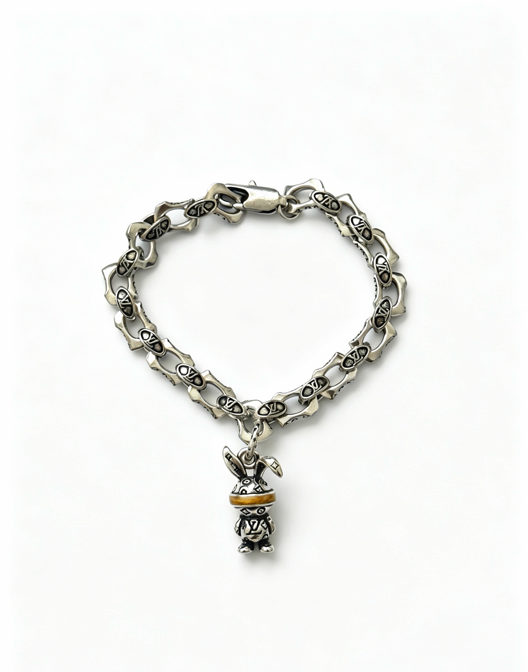 NO:896227,Counter Seiko Version LV Louis Vuitton Thai Silver Style Bracelet Star Style Retro Old Style Original Reproduction Purely Handmade Authentic Mold Fashion Must-Have Can Be Weared by Men and Women Same Style for Couples Rock Punk Thai Silver Style Retro Elements Trendy and Versatile Same Style as Official Website, Boutique Jewelry, louis vuitton, louis vuitton, bracelet19860909专柜精工版本 LV路易威登泰银风格手链 明星同款 复古做旧风 原版复刻 纯手工打造 正品开模潮流时尚必备 男女均可佩戴 情侣款同款 摇滚朋克泰银风格 复古元素 潮流百搭 官网同款,饰品精品,louis vuitton,louis vuitton,bracelet,Jewelry