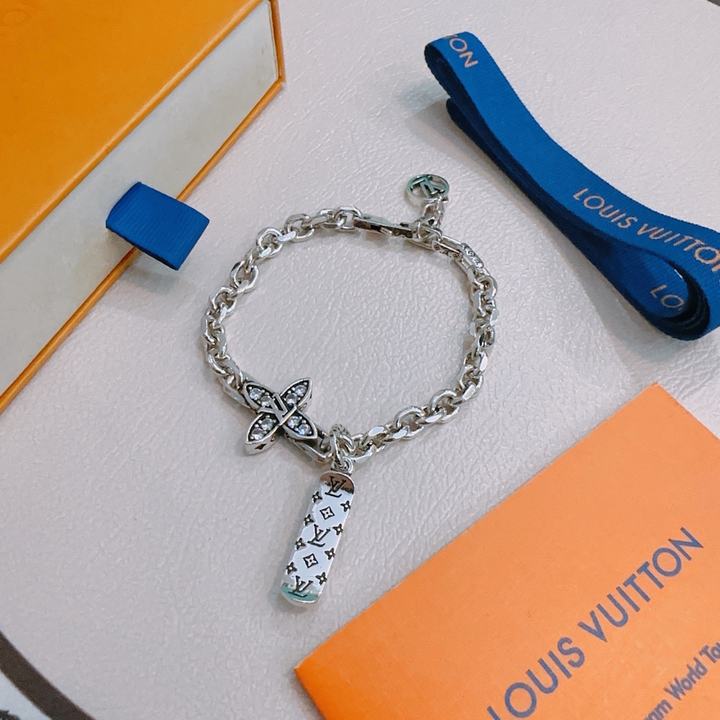Louis Vuitton Haute Joaillerie Fine Jewelry Earrings Necklace Ring 2