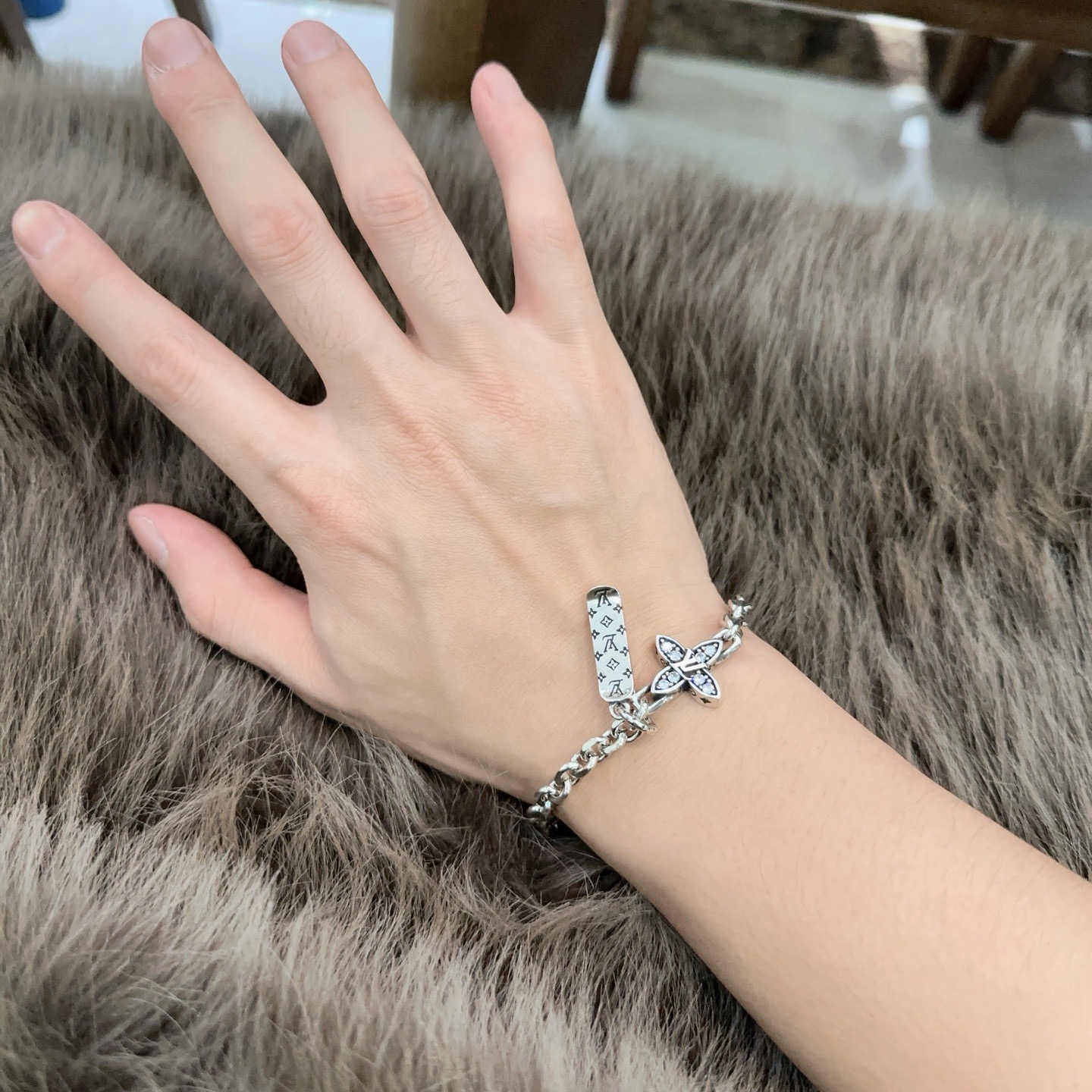 Louis Vuitton Haute Joaillerie Fine Jewelry Earrings Necklace Ring 4