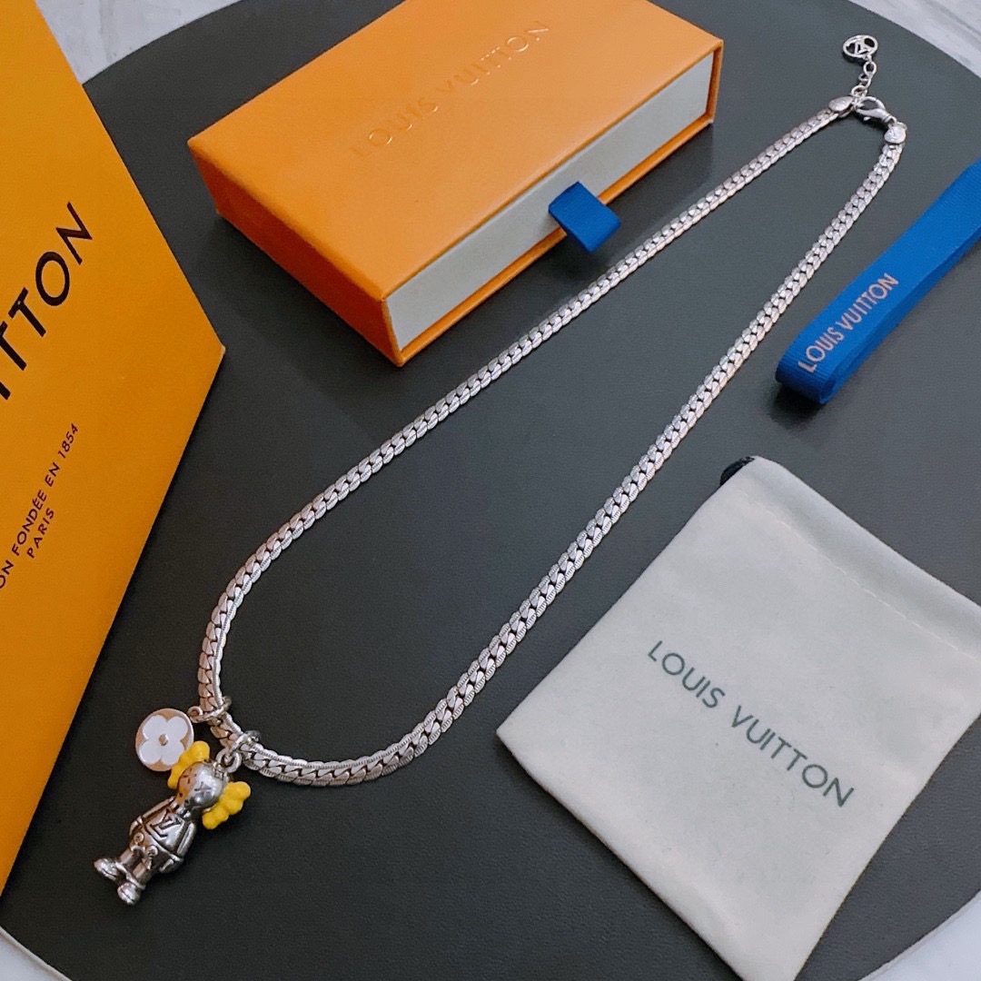 NO:896219,Louis Vuitton LV necklace original single goods counter new open mold retro trendy fashion must-have. Can be worn by both men and women. The same style for couples. Rock punk Thai silver style. Retro elements. Trendy and versatile. The latest chain of the same necklace on the official website is higher grade. Star classic necklace series retro silver necklace. The chain length is 60 cm and the length can be changed. The details are distressed. Non-market glossy version. This has been on the market. This is a hot-selling model in LV. It goes well with trendy clothes, jewelry boutiques, louis vuitton, louis  vuitton,necklace19860909路易威登 LV项链原单货专柜新款开模复古潮流时尚必备 男女均可佩戴 情侣款同款 摇滚朋克泰银风格 复古元素 潮流百搭 官网同款项链最新款链条档次更高明星经典款项链系列复古银项链 链长60厘米可改长度 细节对版做旧处理 非市面亮面版型 这款一直在出 LV里面热卖款 非常好搭配潮流衣服,饰品精品,louis vuitton,louis vuitton,necklace,Jewelry
