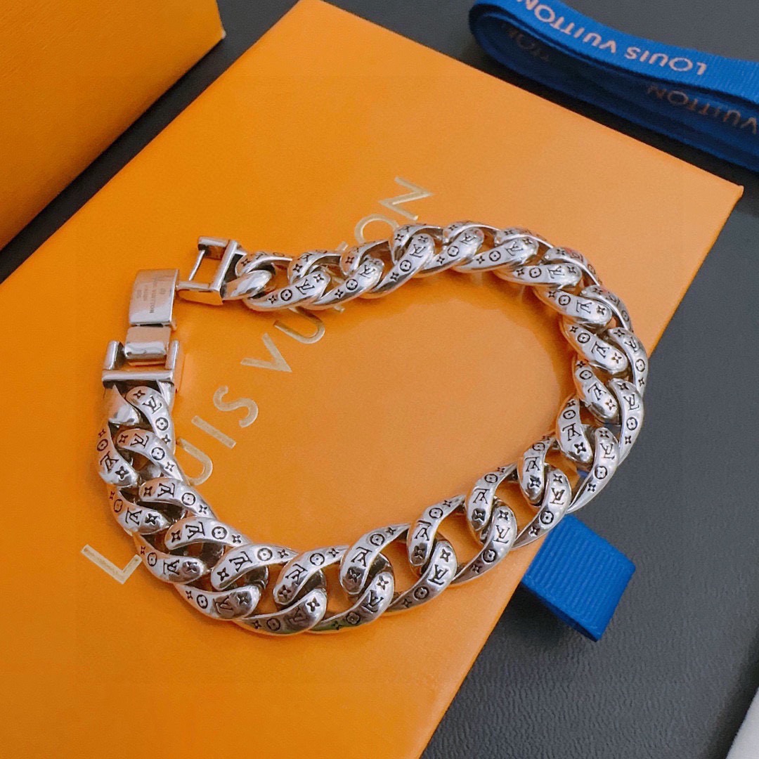 Louis Vuitton Haute Joaillerie Fine Jewelry Earrings Necklace Ring 2
