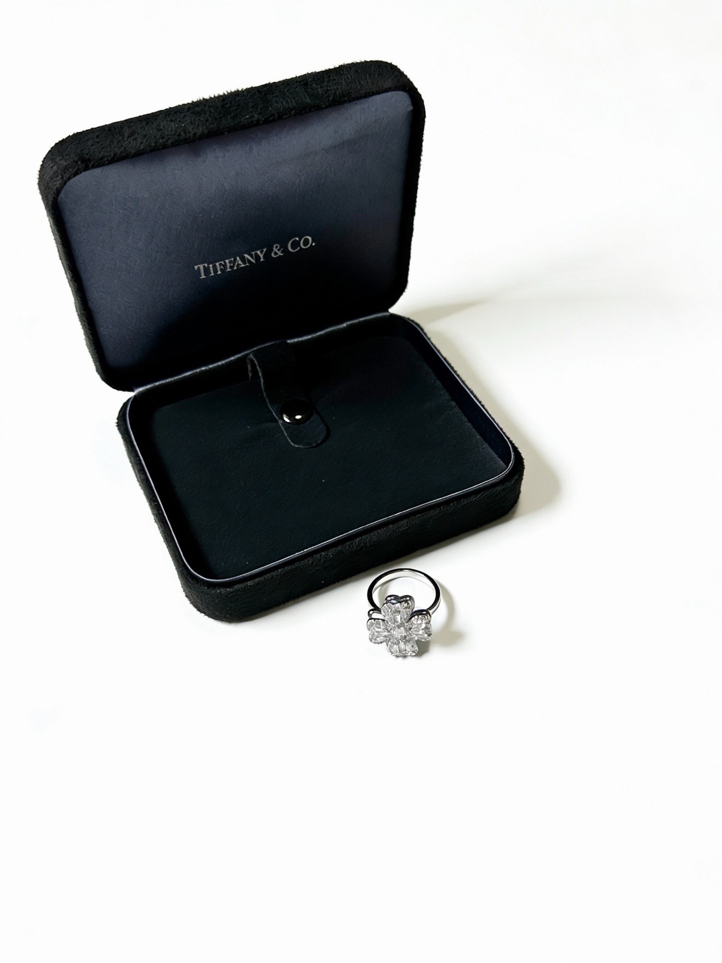 Tiffany Co Four Leaf Clover Diamond Ring ring Platinum metal with clear white diamonds US 6