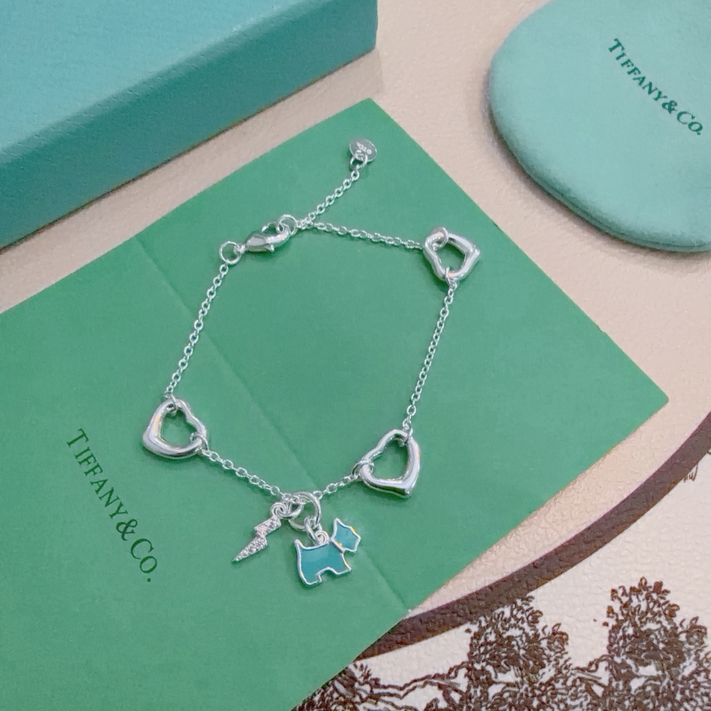 NO:922719,Tiffany & Co. Bracelet TIFFNY&CO. Counter Seiko Silver Version Same Style as Stars Original Re-Engraved Purely Handmade ~ Genuine Open Mold Trendy Fashion Must-Have Can Be Weared by Men and Women Same Style for Couples Rock and Punk Silver Style Trendy and Versatile Same Style as Official Website, Boutique Jewelry, Tiffany, Bracelet19860909蒂芙尼手链TIFFNY&CO. 专柜精工银版本明星同款 原版复刻 纯手工打造 ～正品开模潮流时尚必备 男女均可佩戴 情侣款同款 摇滚朋克银风格 潮流百搭 官网同款,饰品精品,tiffany,bracelet,Jewelry