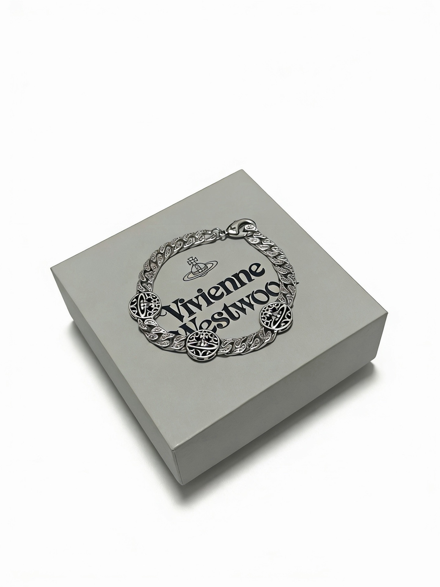 NO:922729,High-quality West Queen Mother counter Seiko version of Thai silver style bracelet. Same style as celebrities. Retro style. Original replica. Purely handmade. ~ Authentic mold opening. Trendy and fashionable must-have. Can be worn by both men and women. Same style for couples. Rock and punk Thai silver style. Retro elements. Trendy and versatile. The official website has the same code number 18 20 22, fine jewelry, bracelet.19860909高品质西太后专柜精工版本泰银风格手链 明星同款 复古做旧风 原版复刻 纯手工打造 ～正品开模潮流时尚必备 男女均可佩戴 情侣款同款 摇滚朋克泰银风格 复古元素 潮流百搭 官网同款码数18 20 22,饰品精品,bracelet,Jewelry